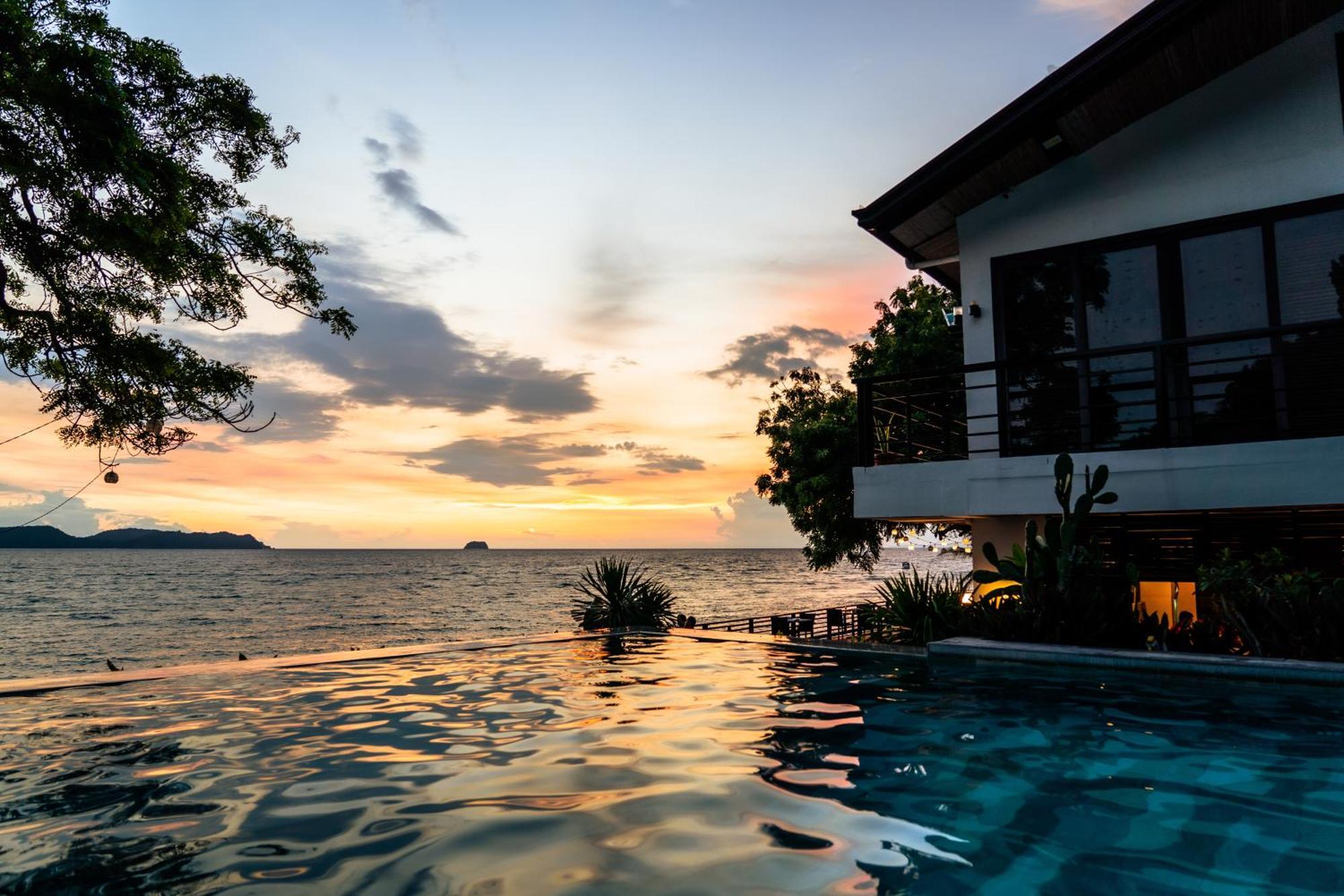Altamare Dive And Leisure Resort Anilao Mabini  Exteriör bild